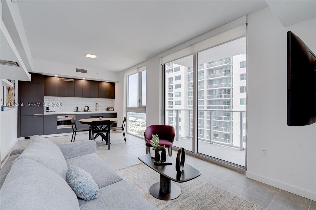 For Sale: $473,000 (1 beds, 1 baths, 597 Square Feet)