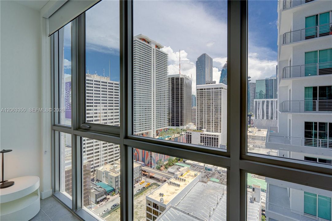 For Sale: $473,000 (1 beds, 1 baths, 597 Square Feet)