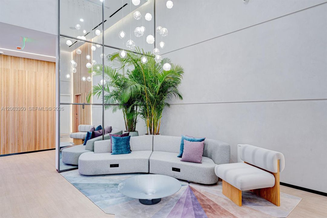 For Sale: $473,000 (1 beds, 1 baths, 597 Square Feet)