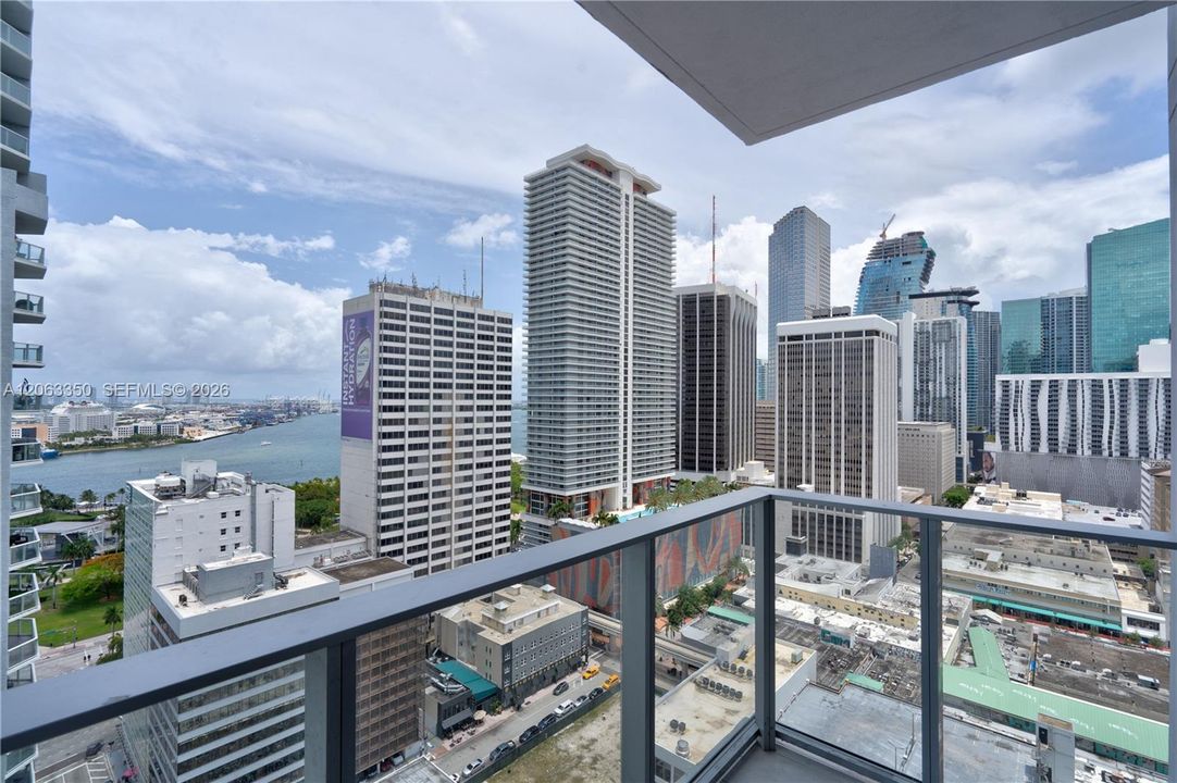 For Sale: $473,000 (1 beds, 1 baths, 597 Square Feet)