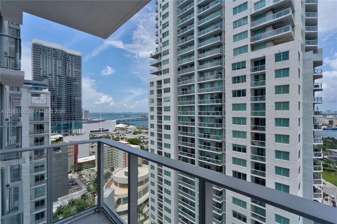 For Sale: $473,000 (1 beds, 1 baths, 597 Square Feet)