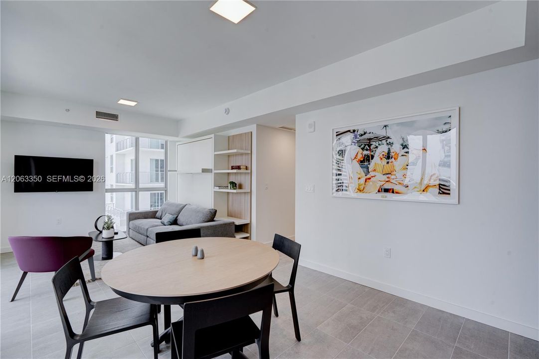 For Sale: $473,000 (1 beds, 1 baths, 597 Square Feet)