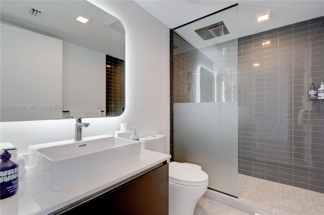 For Sale: $473,000 (1 beds, 1 baths, 597 Square Feet)