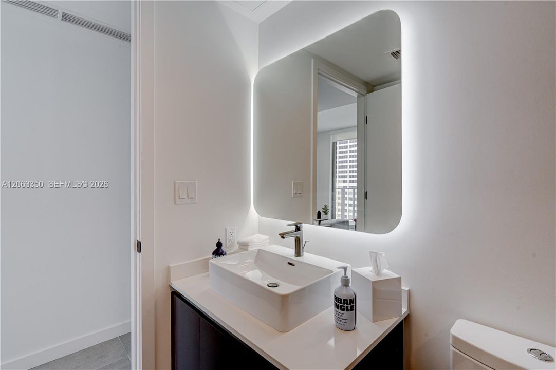 For Sale: $473,000 (1 beds, 1 baths, 597 Square Feet)