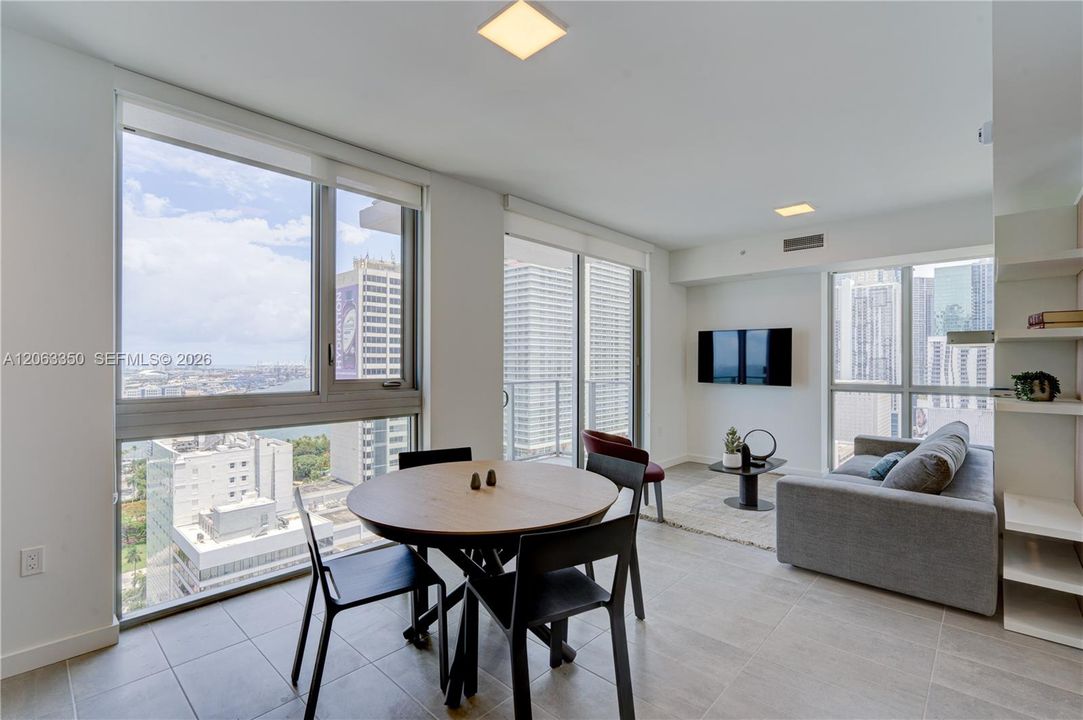 For Sale: $473,000 (1 beds, 1 baths, 597 Square Feet)
