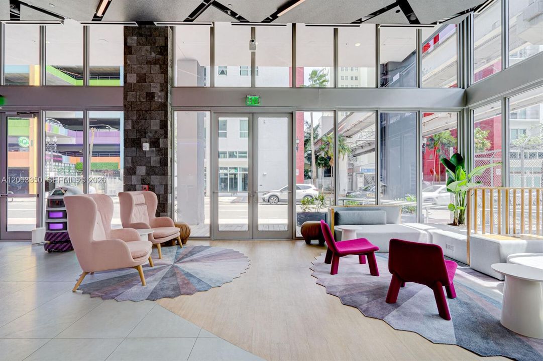 For Sale: $473,000 (1 beds, 1 baths, 597 Square Feet)