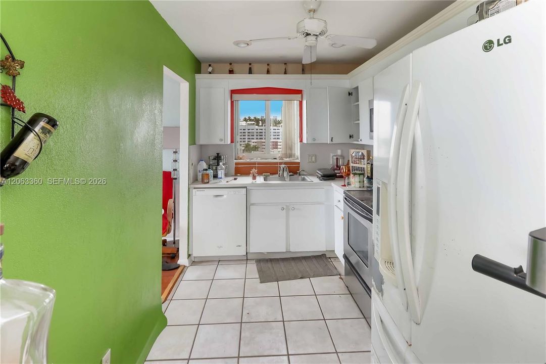 For Sale: $149,900 (2 beds, 2 baths, 940 Square Feet)