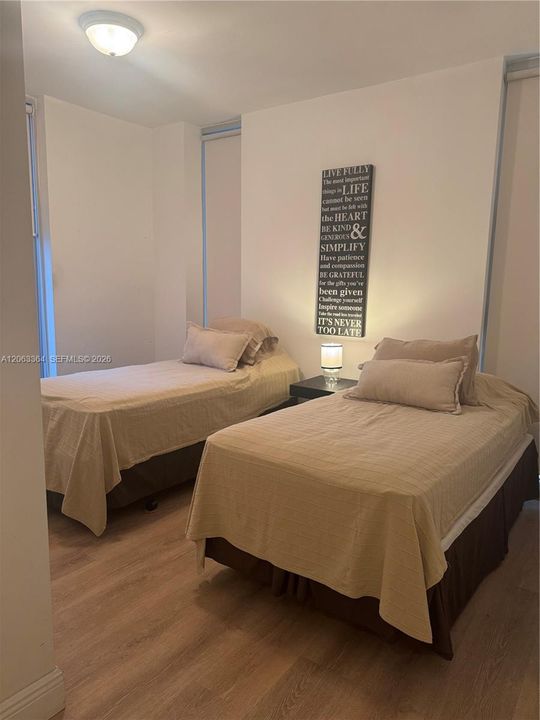 В аренду: $3,400 (2 спален, 2 ванн, 1316 Квадратных фут)