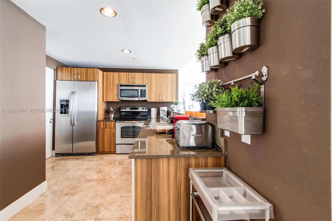 В аренду: $3,400 (2 спален, 2 ванн, 1316 Квадратных фут)