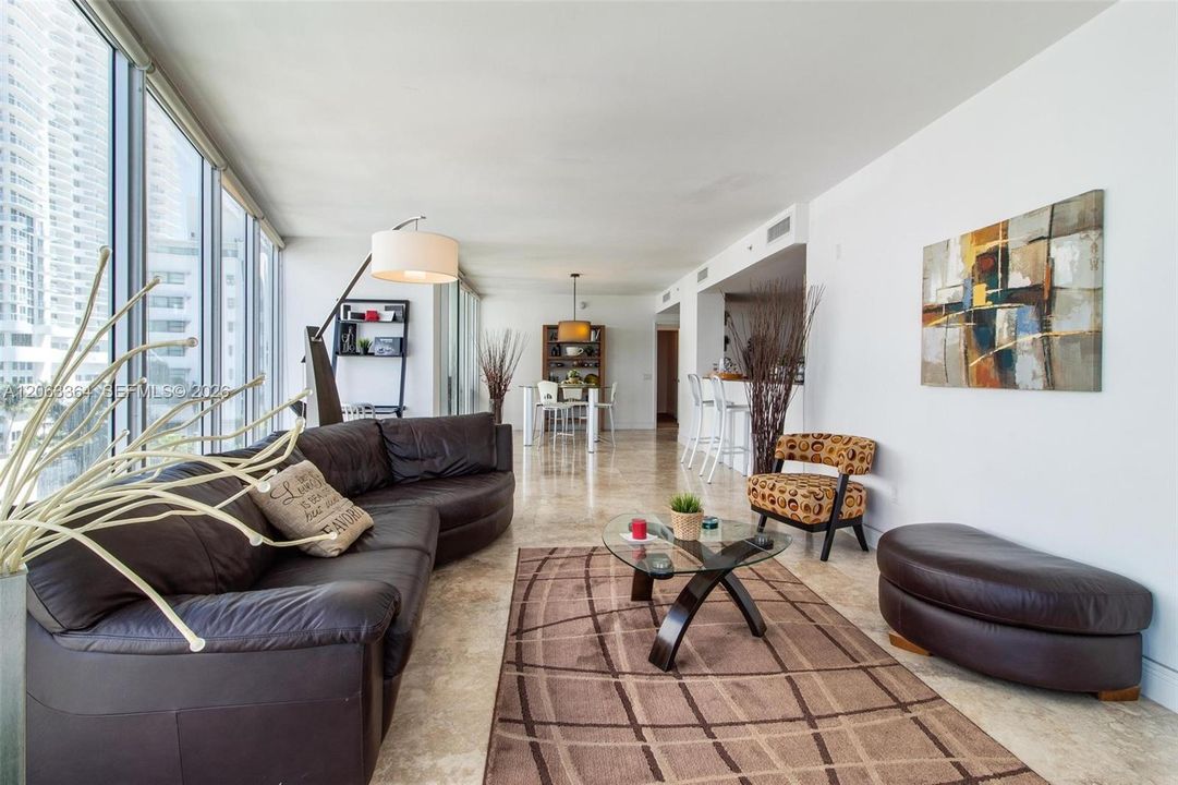 В аренду: $3,400 (2 спален, 2 ванн, 1316 Квадратных фут)
