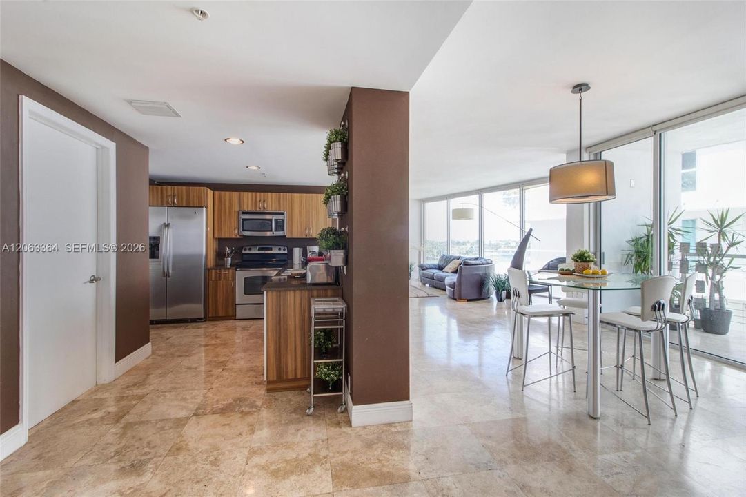 В аренду: $3,400 (2 спален, 2 ванн, 1316 Квадратных фут)