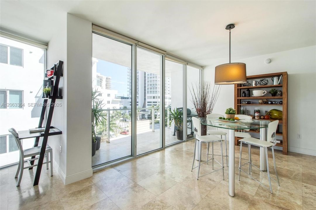 В аренду: $3,400 (2 спален, 2 ванн, 1316 Квадратных фут)