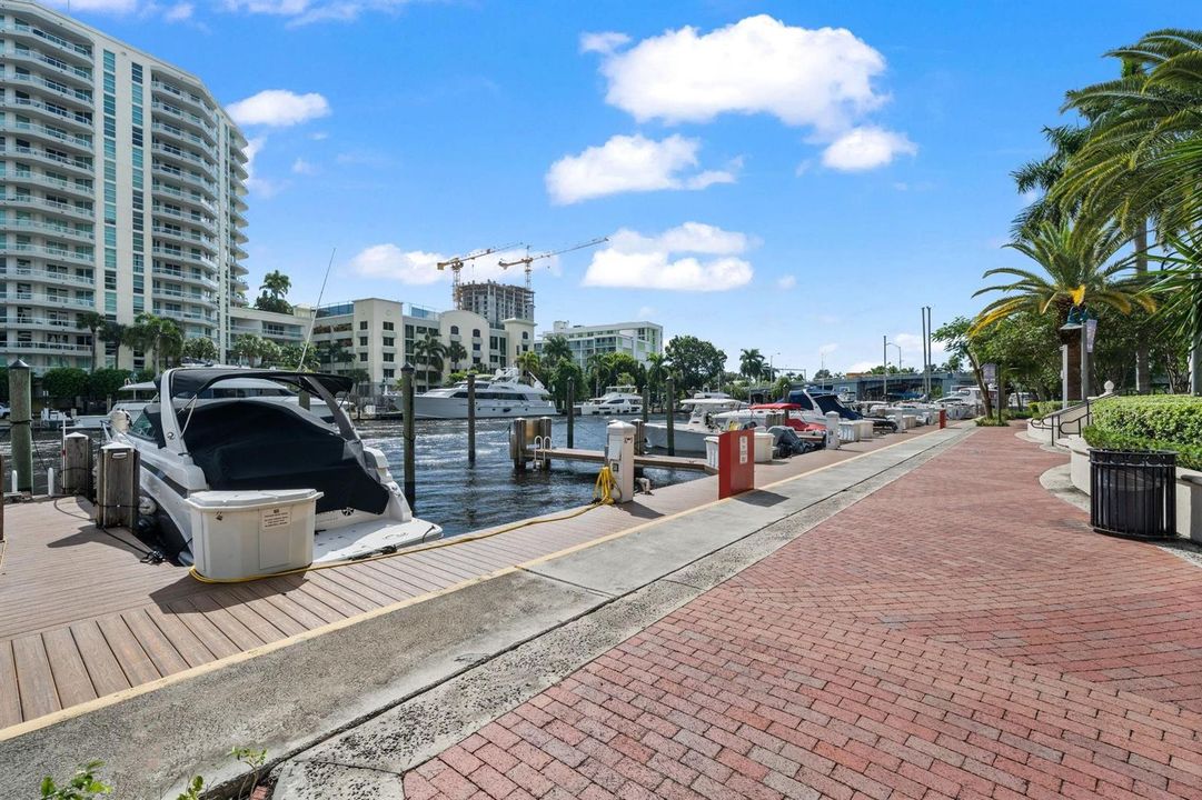 Waterfront Promenade & Riverwalk Access