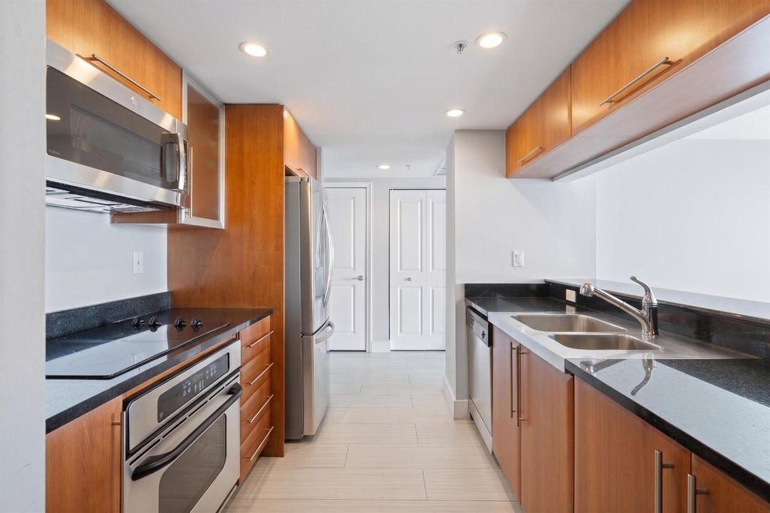 Kitchen – Alternate View