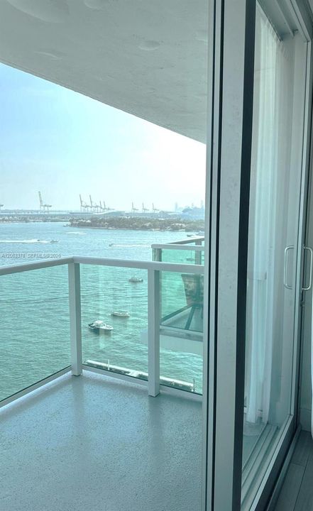 For Rent: $3,895 (1 beds, 1 baths, 852 Square Feet)