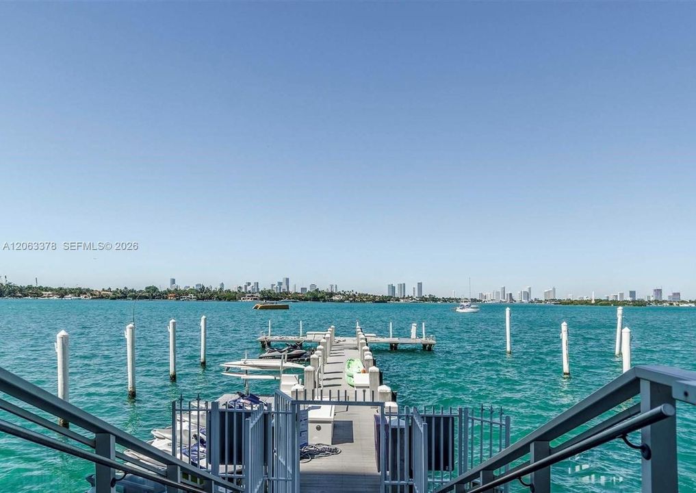 For Rent: $3,895 (1 beds, 1 baths, 852 Square Feet)