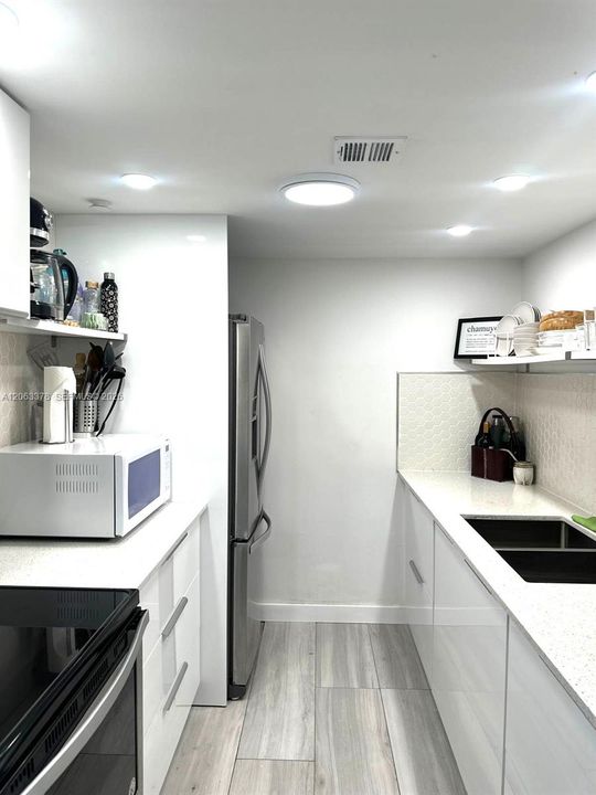 For Rent: $3,895 (1 beds, 1 baths, 852 Square Feet)