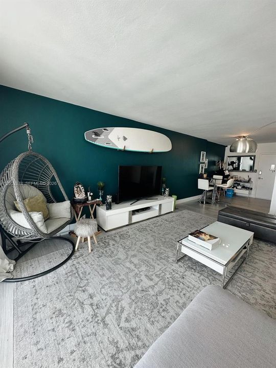 For Rent: $3,895 (1 beds, 1 baths, 852 Square Feet)