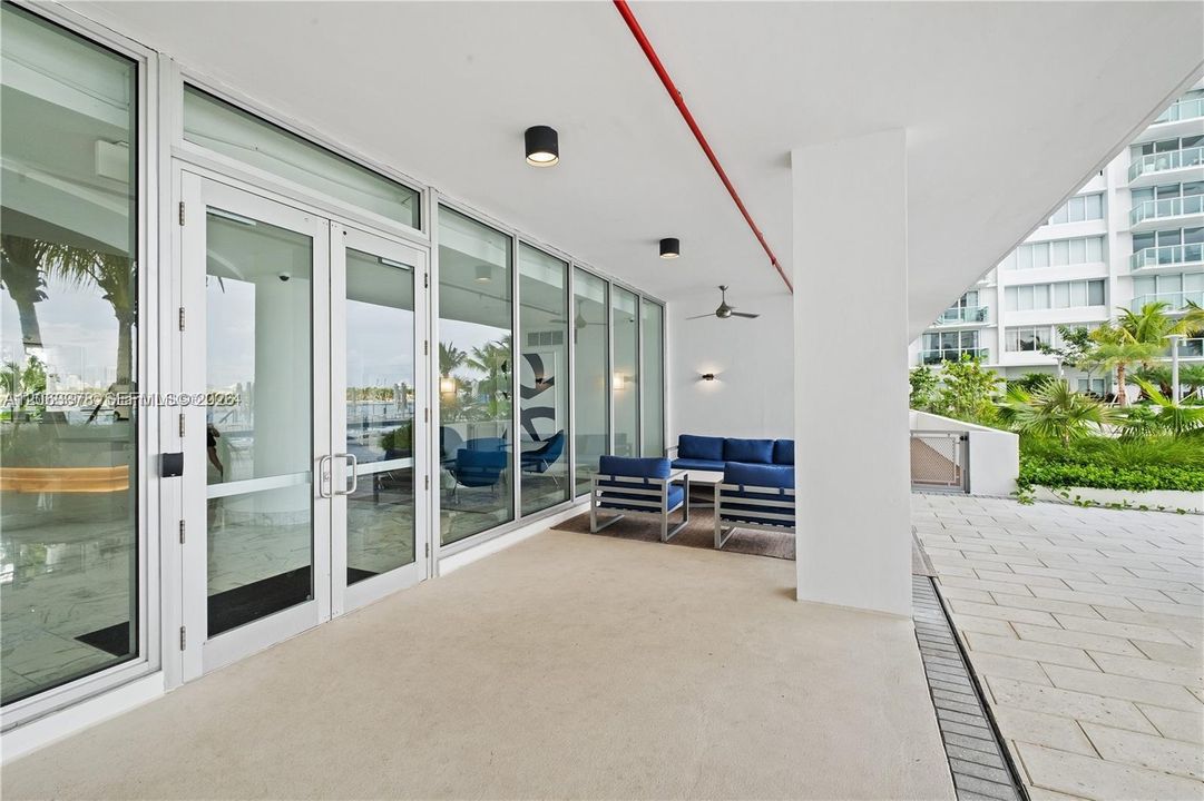 For Rent: $3,895 (1 beds, 1 baths, 852 Square Feet)