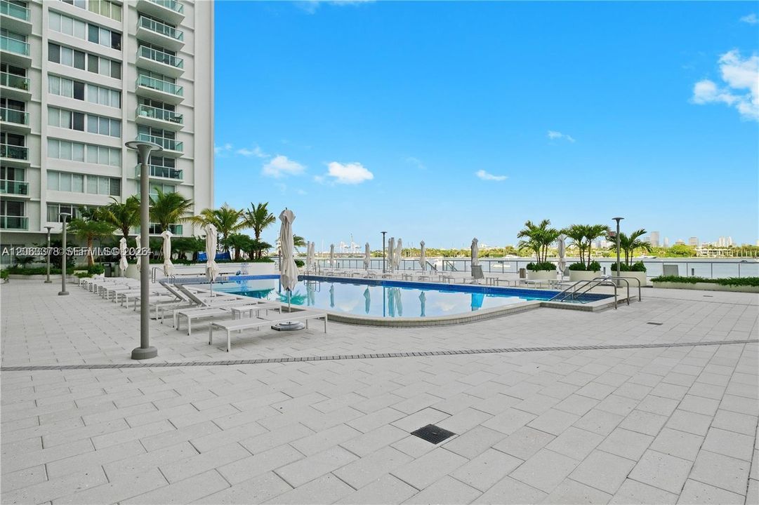 For Rent: $3,895 (1 beds, 1 baths, 852 Square Feet)