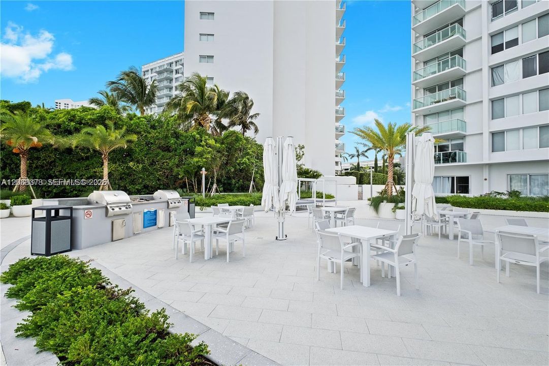 For Rent: $3,895 (1 beds, 1 baths, 852 Square Feet)