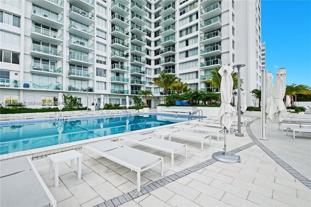 For Rent: $3,895 (1 beds, 1 baths, 852 Square Feet)