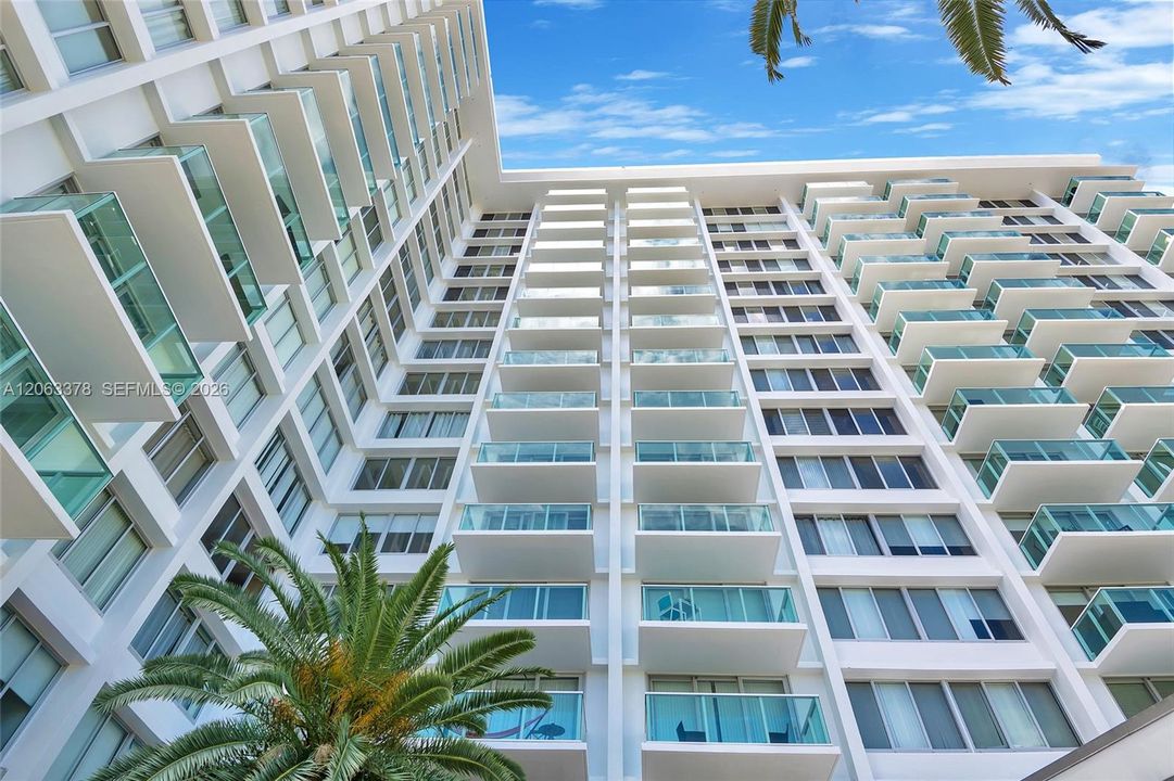 For Rent: $3,895 (1 beds, 1 baths, 852 Square Feet)