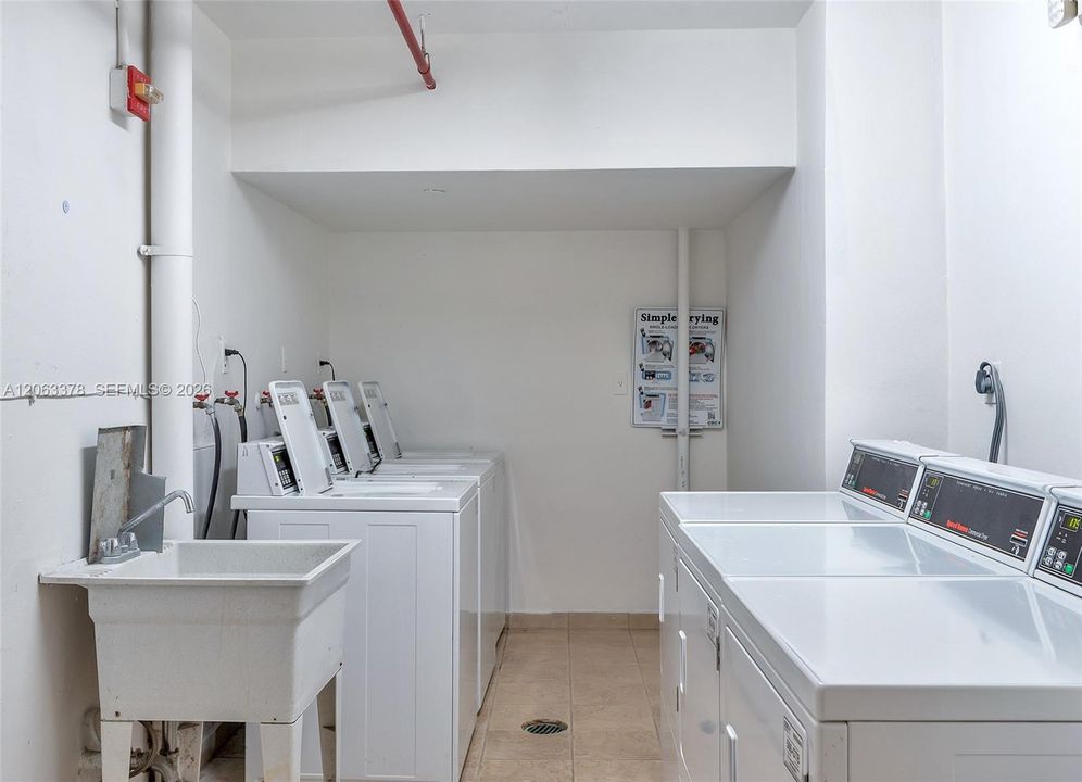 For Rent: $3,895 (1 beds, 1 baths, 852 Square Feet)