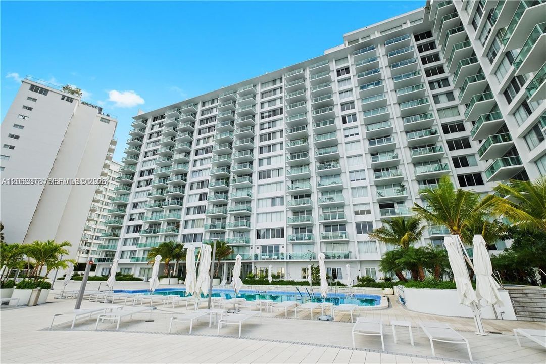 For Rent: $3,895 (1 beds, 1 baths, 852 Square Feet)