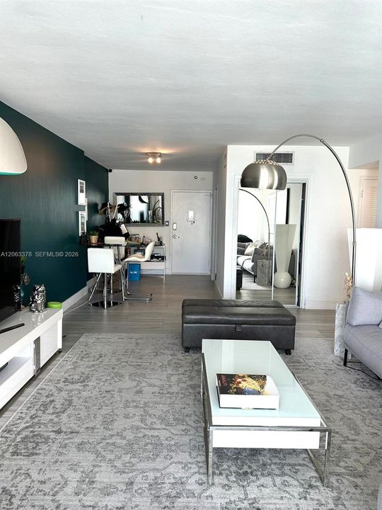 For Rent: $3,895 (1 beds, 1 baths, 852 Square Feet)