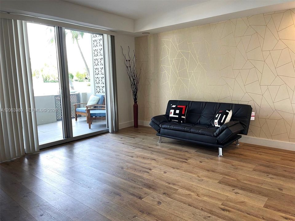 В аренду: $2,400 (0 спален, 1 ванн, 579 Квадратных фут)