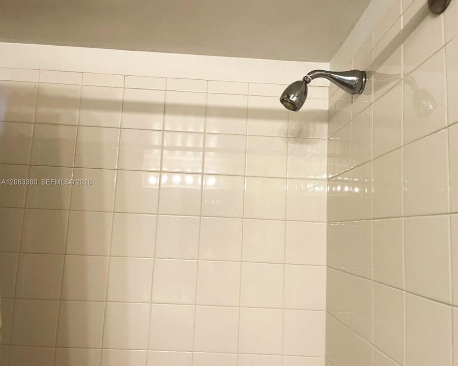 В аренду: $2,400 (0 спален, 1 ванн, 579 Квадратных фут)