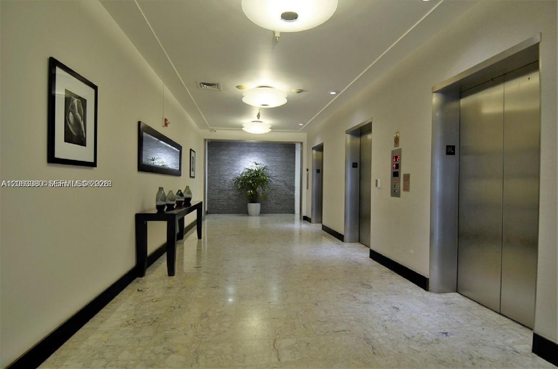 В аренду: $2,400 (0 спален, 1 ванн, 579 Квадратных фут)