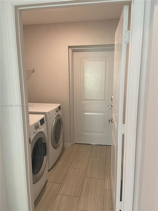 В аренду: $2,050 (1 спален, 1 ванн, 716 Квадратных фут)