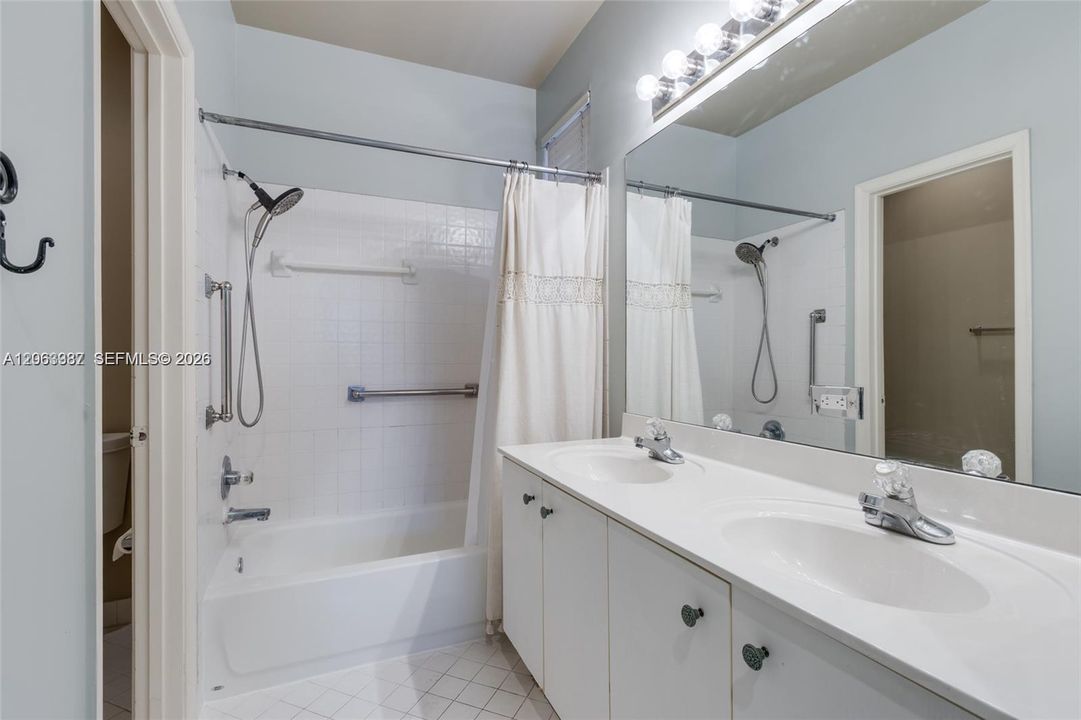 En Venta: $859,900 (4 camas, 2 baños, 2450 Pies cuadrados)