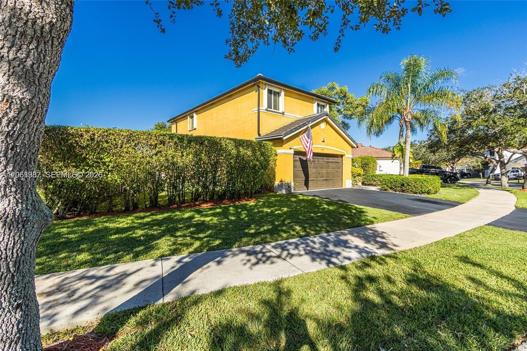 En Venta: $859,900 (4 camas, 2 baños, 2450 Pies cuadrados)