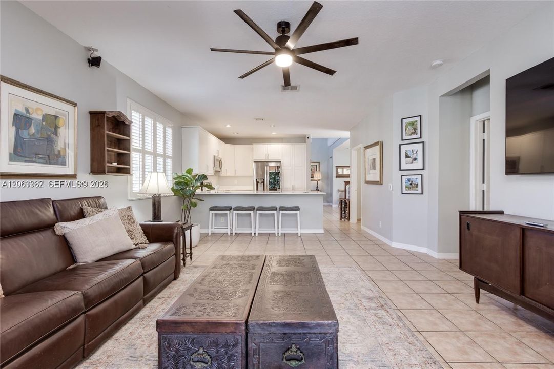 En Venta: $859,900 (4 camas, 2 baños, 2450 Pies cuadrados)