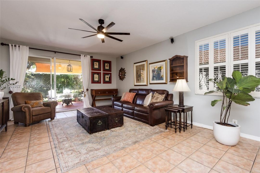 En Venta: $859,900 (4 camas, 2 baños, 2450 Pies cuadrados)