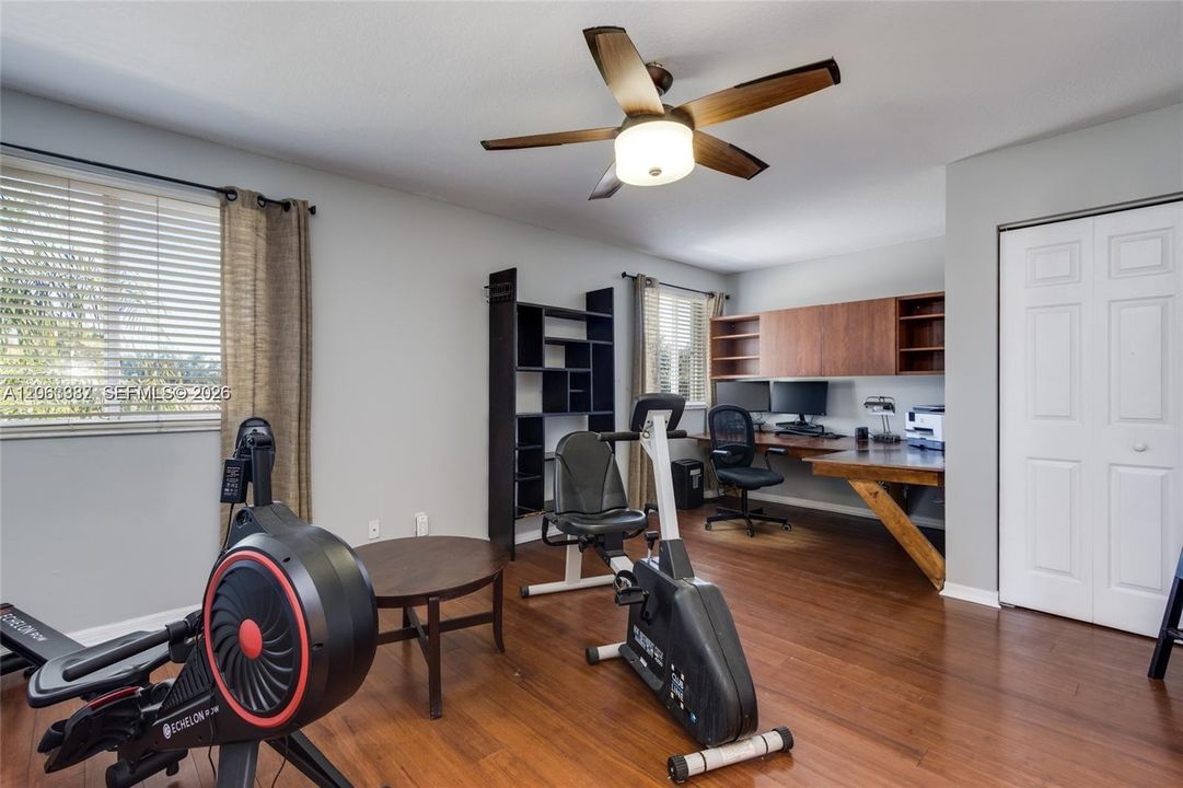En Venta: $859,900 (4 camas, 2 baños, 2450 Pies cuadrados)