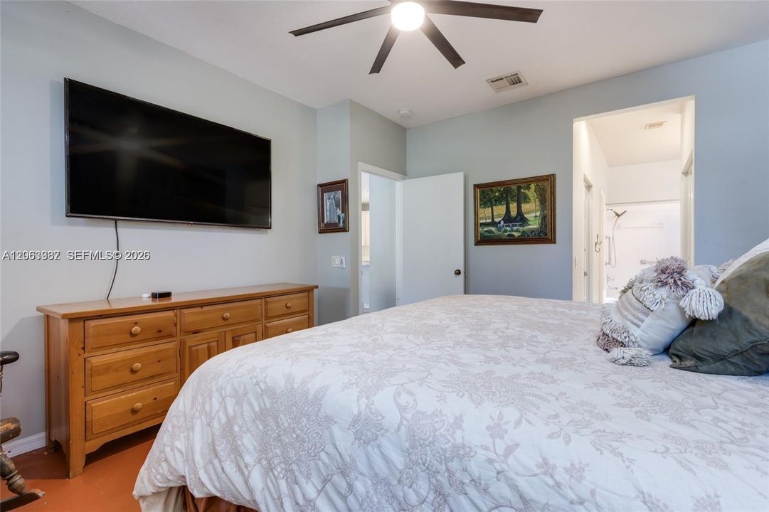 En Venta: $859,900 (4 camas, 2 baños, 2450 Pies cuadrados)