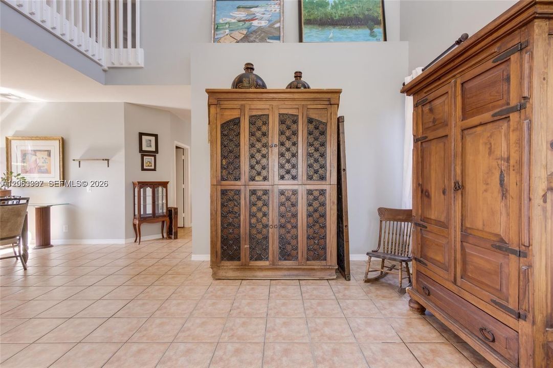 En Venta: $859,900 (4 camas, 2 baños, 2450 Pies cuadrados)