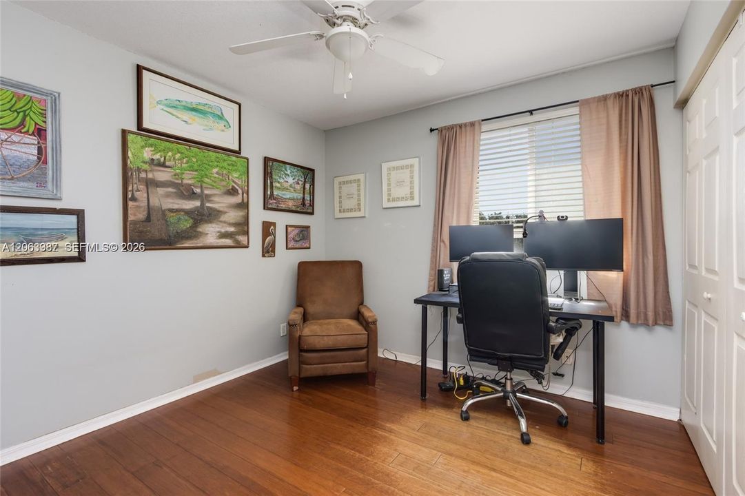 En Venta: $859,900 (4 camas, 2 baños, 2450 Pies cuadrados)
