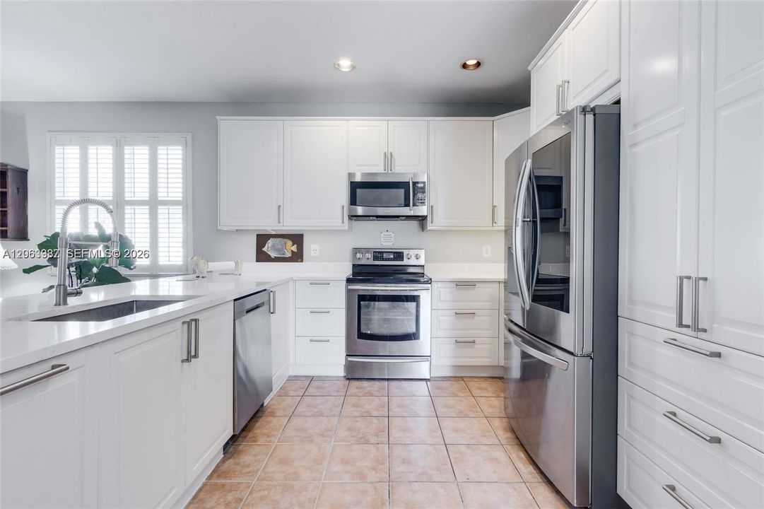 En Venta: $859,900 (4 camas, 2 baños, 2450 Pies cuadrados)