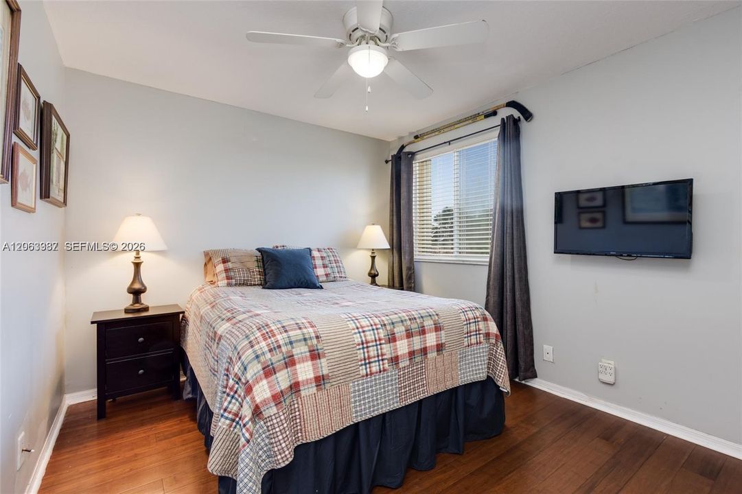 En Venta: $859,900 (4 camas, 2 baños, 2450 Pies cuadrados)