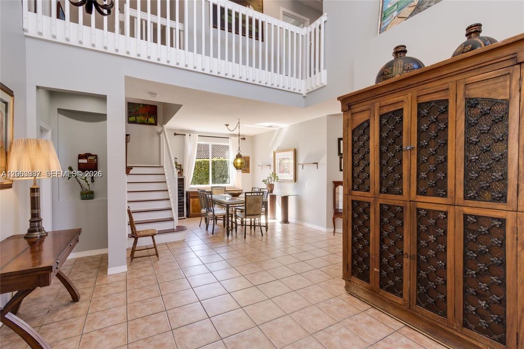En Venta: $859,900 (4 camas, 2 baños, 2450 Pies cuadrados)