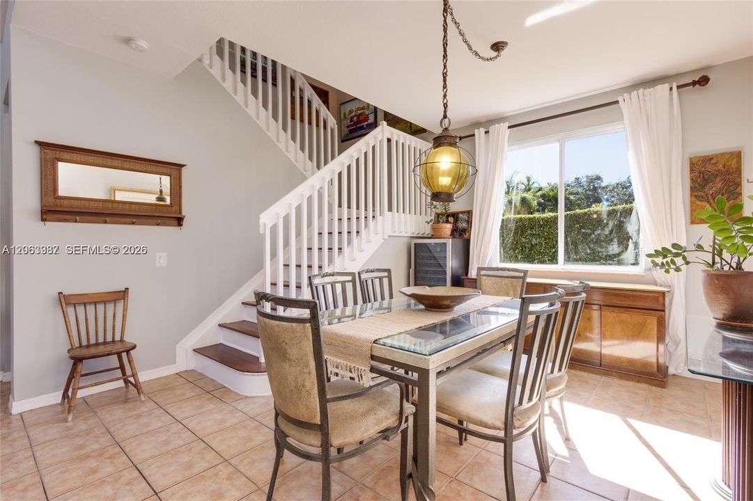 En Venta: $859,900 (4 camas, 2 baños, 2450 Pies cuadrados)