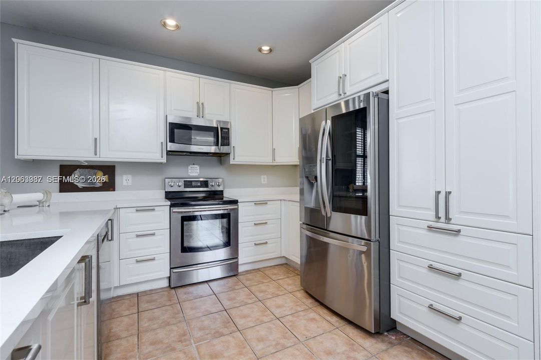 En Venta: $859,900 (4 camas, 2 baños, 2450 Pies cuadrados)