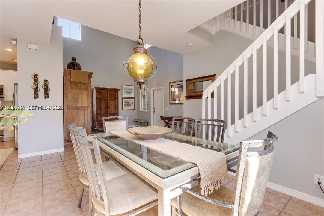 En Venta: $859,900 (4 camas, 2 baños, 2450 Pies cuadrados)