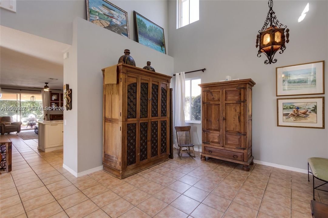 En Venta: $859,900 (4 camas, 2 baños, 2450 Pies cuadrados)