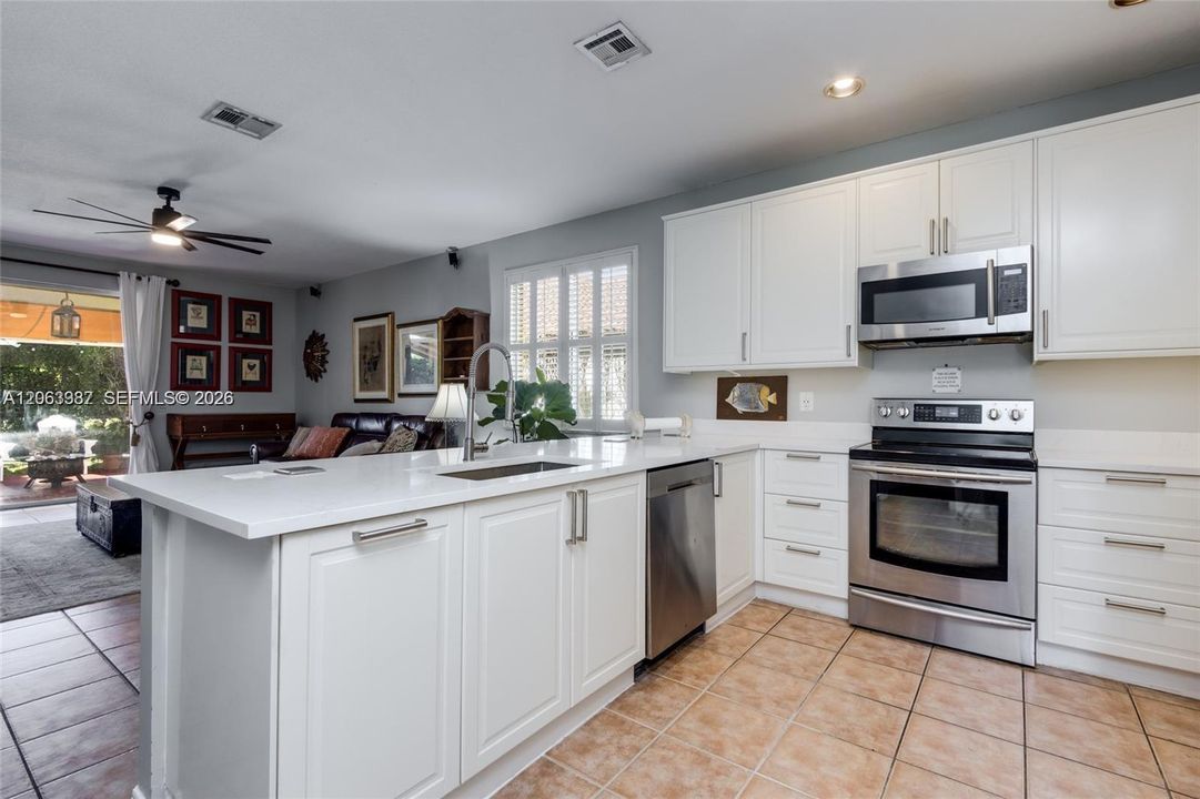 En Venta: $859,900 (4 camas, 2 baños, 2450 Pies cuadrados)